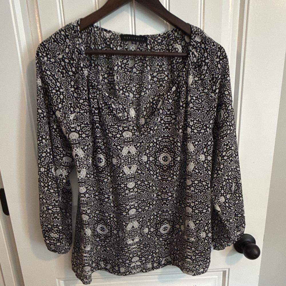 Sanctuary Women's Black White Floral Print V-Neck3/4 Sleeve Blouse XS Relax fit